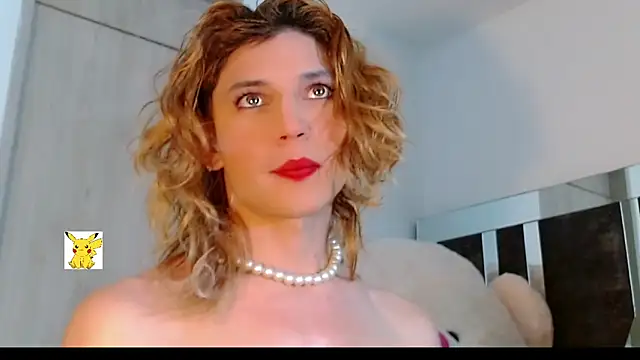 Snapshot of honey_skin chatting on March 9, 2025, 4:00 pm honey skin online show from March 9, 2025, 4:00 pm