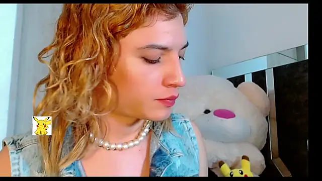 Snapshot of honey_skin chatting on March 19, 2025, 5:06 pm honey skin online show from March 19, 2025, 5:06 pm