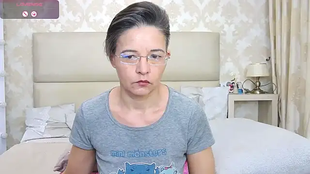 Snapshot of StaceyDarling chatting on March 3, 2025, 3:31 pm StaceyDarling online show from March 3, 2025, 3:31 pm