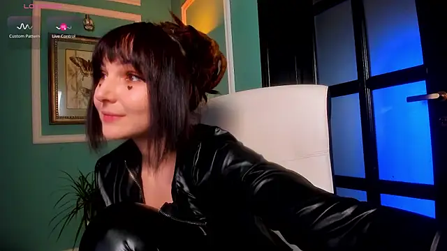 Snapshot of 1Munique chatting on November 21, 2025, 1:43 pm 1Munique online show from November 21, 2025, 1:43 pm