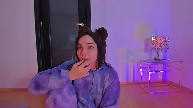 Snapshot of 1Munique chatting on February 9, 2026, 10:52 am 1Munique online show from February 9, 2026, 10:52 am