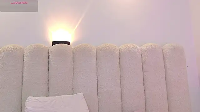 Mia rom11 online show from November 15, 2025, 12:02 pm