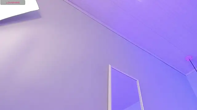 ScarletGV online show from December 17, 2025, 4:51 am