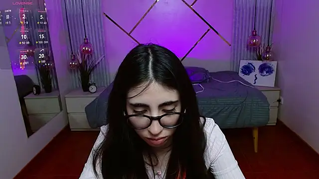 Snapshot of LenaRoses chatting on May 19, 2026, 9:43 pm LenaRoses online show from May 19, 2026, 9:43 pm
