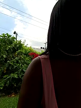 HanaThompson online show from October 31, 2025, 6:09 pm