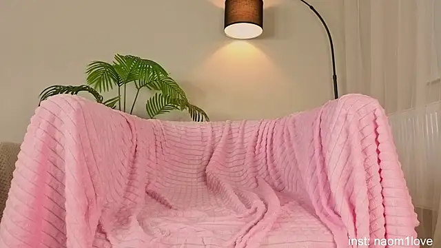 Naomi Girly online show from April 16, 2026, 6:09 pm