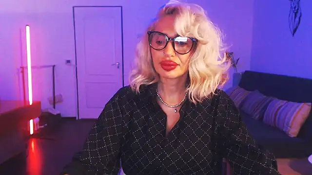 Snapshot of beauty_chl0e chatting on December 20, 2024, 11:16 pm beauty chl0e online show from December 20, 2024, 11:16 pm