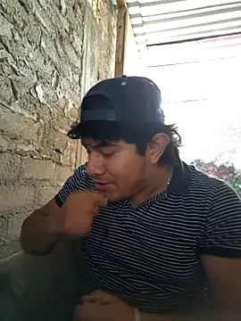 GusssHOT online show from April 13, 2026, 4:23 pm