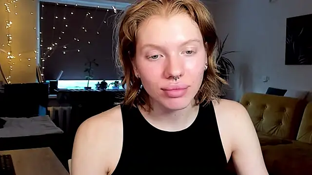 StellaDavis online show from February 19, 2025, 1:06 pm