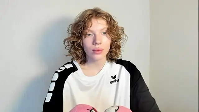 StellaDavis online show from November 4, 2025, 8:13 am