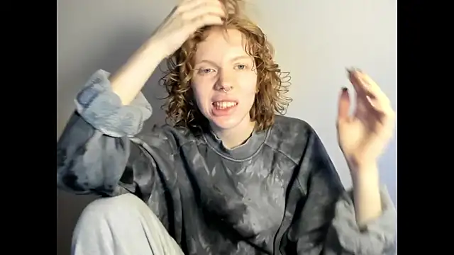 StellaDavis online show from November 28, 2025, 12:30 pm