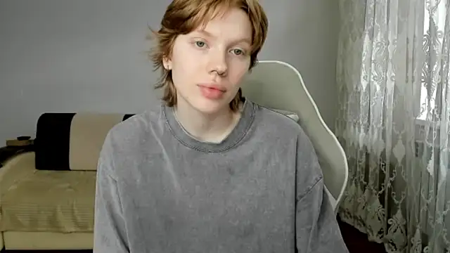 StellaDavis online show from June 5, 2026, 12:00 pm