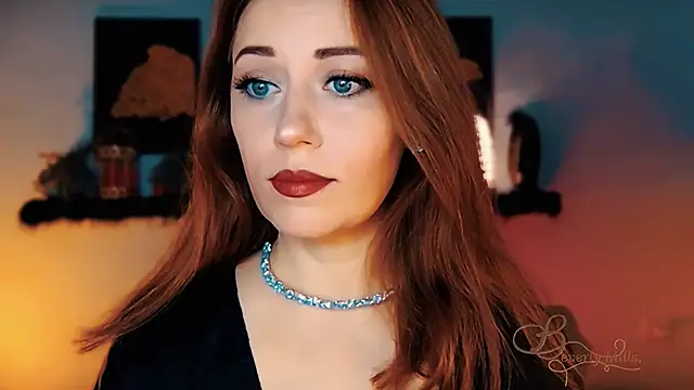 MissBeverlyMills online show from November 28, 2025, 4:15 am