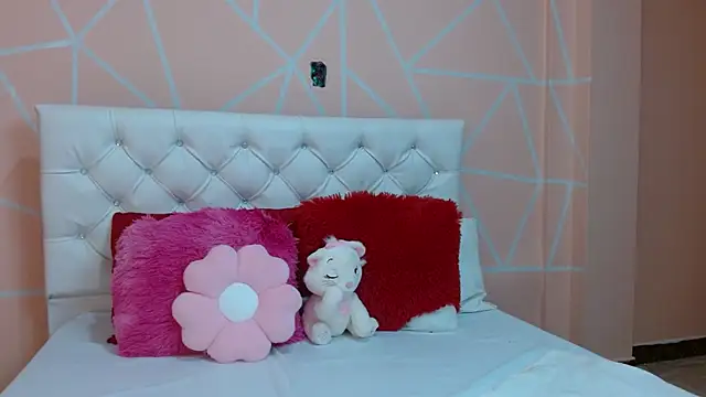 Snapshot of hantonella_ chatting on September 13, 2025, 7:35 pm hantonella  online show from September 13, 2025, 7:35 pm