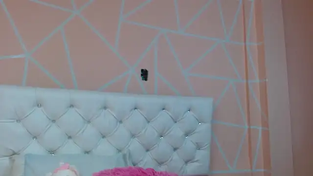 Snapshot of hantonella_ chatting on October 1, 2025, 8:15 pm hantonella  online show from October 1, 2025, 8:15 pm