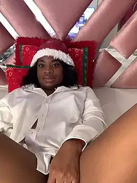 Snapshot of Tamara_Lubezkii chatting on December 11, 2024, 7:36 pm Tamara Lubezkii online show from December 11, 2024, 7:36 pm