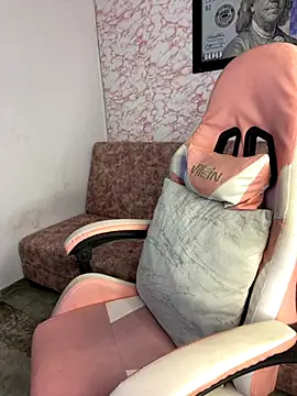 Snapshot of Tamara_Lubezkii chatting on September 17, 2025, 5:47 pm Tamara Lubezkii online show from September 17, 2025, 5:47 pm