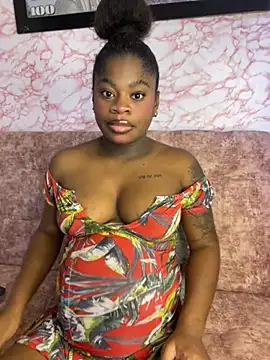 Snapshot of Tamara_Lubezkii chatting on October 3, 2025, 8:06 pm Tamara Lubezkii online show from October 3, 2025, 8:06 pm