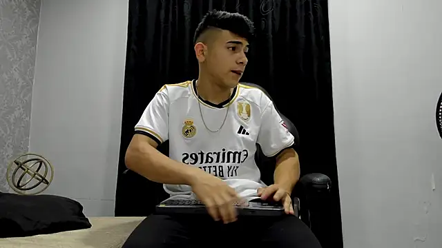 andrew rose  online show from January 16, 2025, 8:25 pm