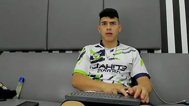 andrew rose  online show from January 17, 2025, 2:29 am