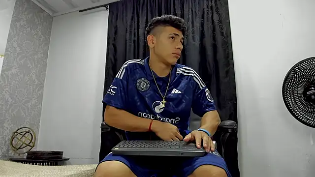 andrew rose  online show from March 6, 2025, 3:13 pm