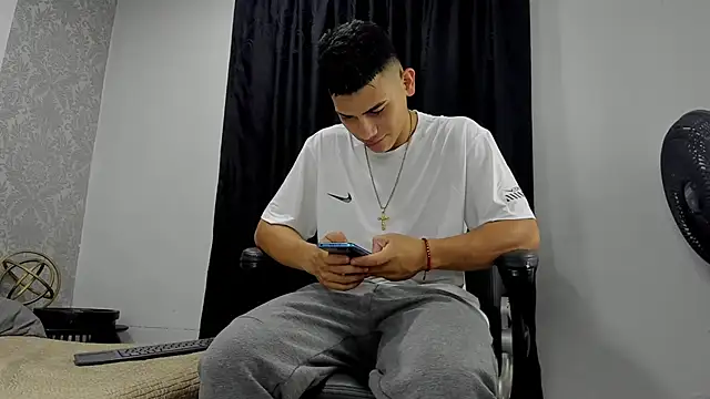 andrew rose  online show from March 14, 2025, 3:47 pm