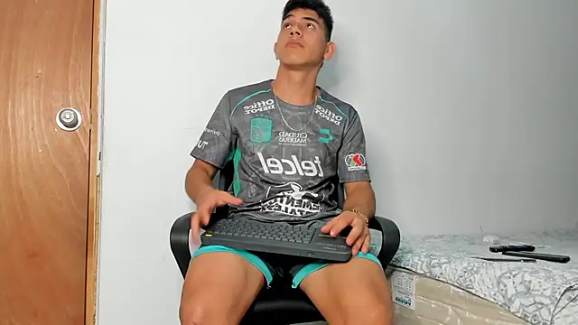 andrew rose  online show from November 15, 2025, 2:31 am