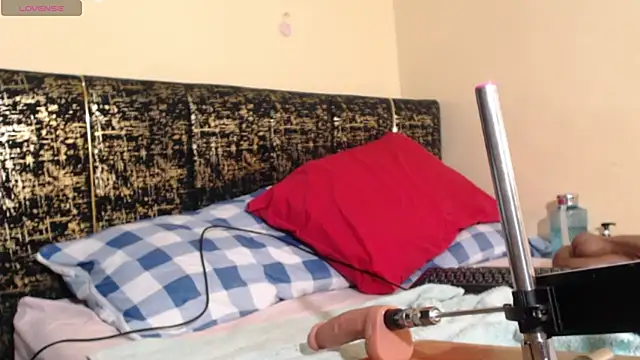 Missthigh online show from April 21, 2026, 10:21 am