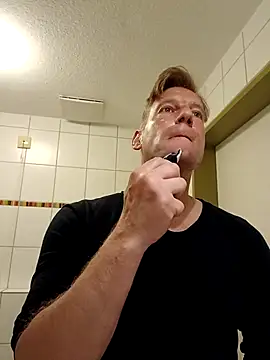 MArciQuarky online show from October 4, 2025, 2:26 pm