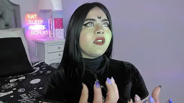 atena hill online show from December 2, 2025, 7:09 pm