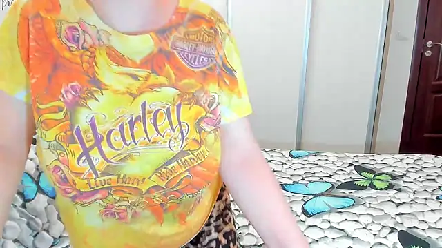 Adelamilfsex online show from April 19, 2026, 1:10 pm