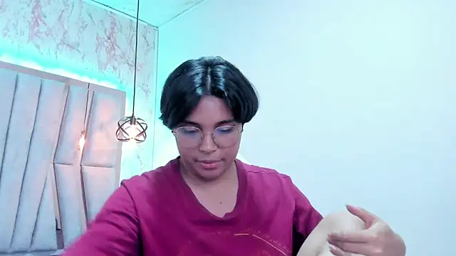 Emmapark  online show from March 5, 2025, 6:56 pm