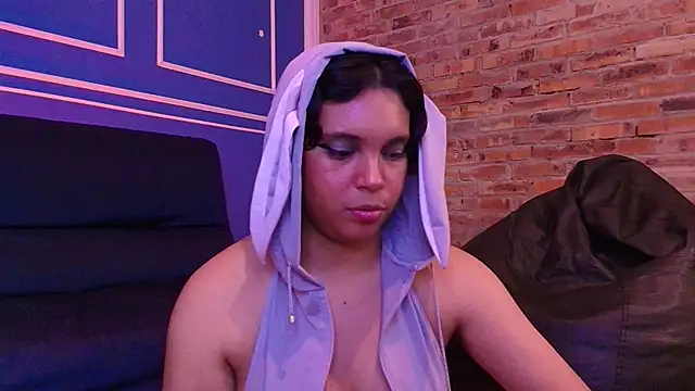 Emmapark  online show from December 5, 2025, 6:37 pm