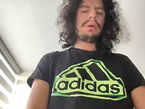 Snapshot of littlelatinhunter chatting on October 24, 2025, 12:12 pm littlelatinhunter online show from October 24, 2025, 12:12 pm