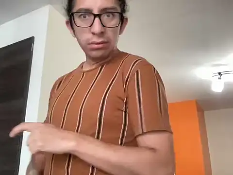 Snapshot of littlelatinhunter chatting on October 28, 2025, 12:19 pm littlelatinhunter online show from October 28, 2025, 12:19 pm