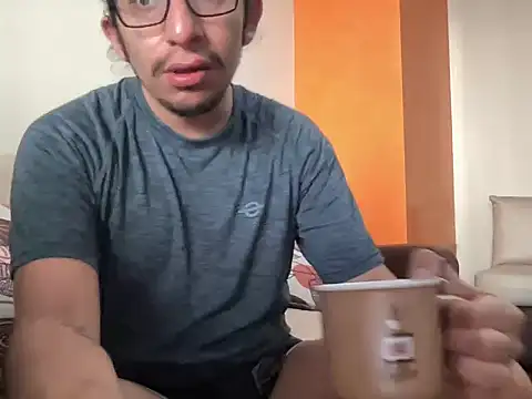 Snapshot of littlelatinhunter chatting on November 22, 2025, 11:31 am littlelatinhunter online show from November 22, 2025, 11:31 am