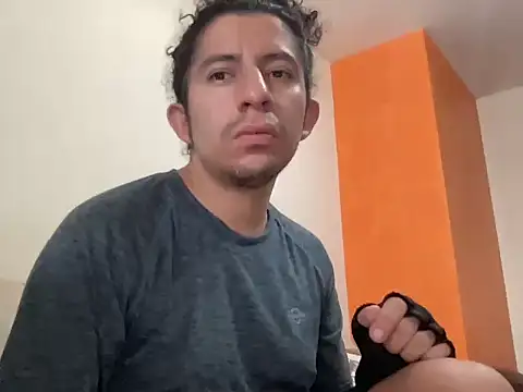 Snapshot of littlelatinhunter chatting on November 23, 2025, 11:43 am littlelatinhunter online show from November 23, 2025, 11:43 am