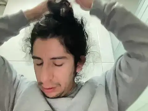 Snapshot of littlelatinhunter chatting on December 15, 2025, 11:03 am littlelatinhunter online show from December 15, 2025, 11:03 am