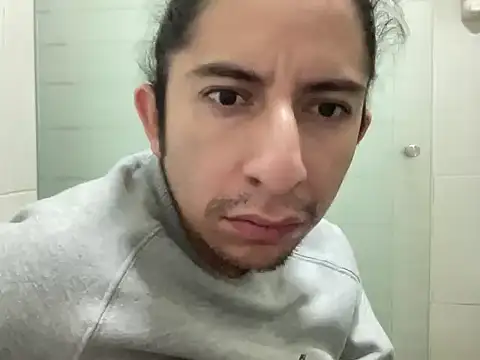 Snapshot of littlelatinhunter chatting on December 17, 2025, 10:10 am littlelatinhunter online show from December 17, 2025, 10:10 am