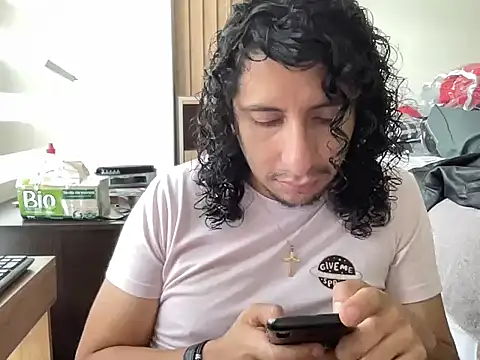 Snapshot of littlelatinhunter chatting on January 5, 2026, 5:49 pm littlelatinhunter online show from January 5, 2026, 5:49 pm