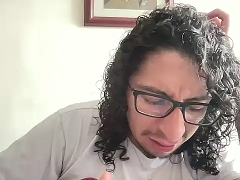 Snapshot of littlelatinhunter chatting on January 7, 2026, 6:10 pm littlelatinhunter online show from January 7, 2026, 6:10 pm