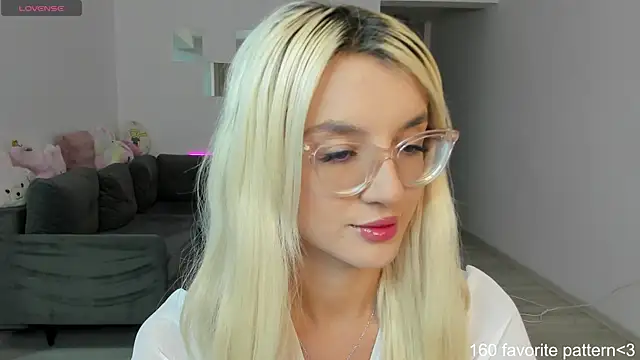 LovelyBianca online show from September 14, 2025, 6:18 pm