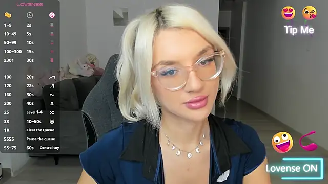 LovelyBianca online show from December 2, 2025, 11:45 pm