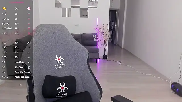 LovelyBianca online show from April 7, 2026, 8:20 pm