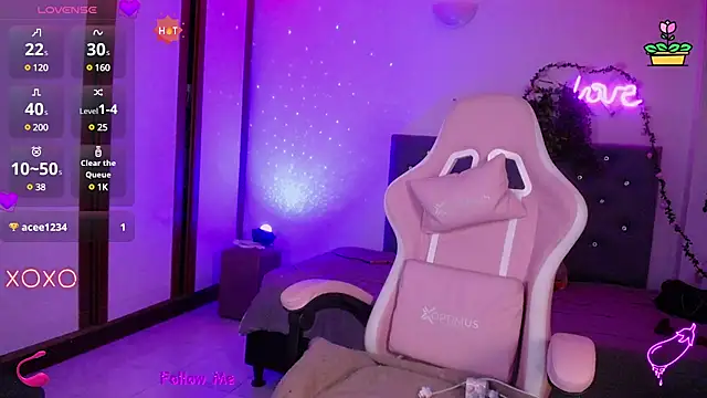 Snapshot of SexyLuna__ chatting on January 8, 2025, 12:17 am SexyLuna online show from January 8, 2025, 12:17 am