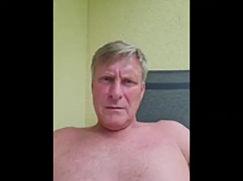 Snapshot of johnnym1 chatting on July 17, 2026, 1:18 pm johnnym1 online show from July 17, 2026, 1:18 pm