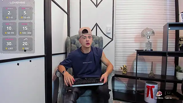 Snapshot of JuniorMorris_ chatting on October 25, 2025, 9:42 pm JuniorMorris  online show from October 25, 2025, 9:42 pm