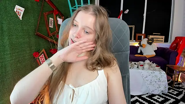MayaSinabon online show from February 2, 2025, 3:17 pm