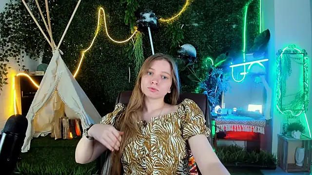 MayaSinabon online show from September 9, 2025, 9:09 am