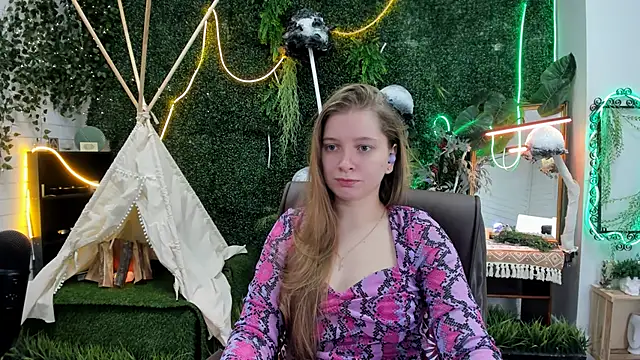 MayaSinabon online show from September 29, 2025, 5:12 am